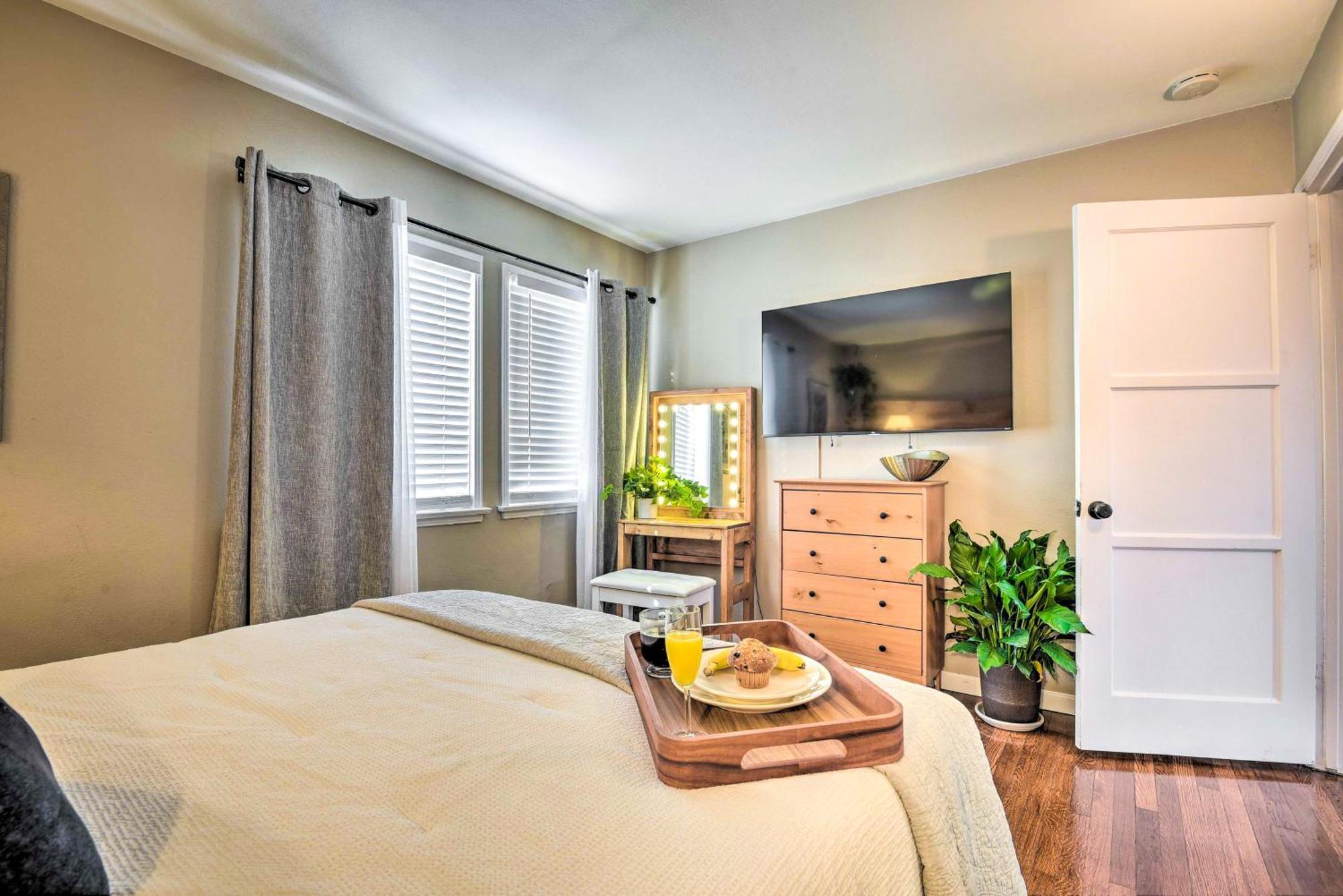 Stylish And Modern Burbank Gem With Private Yard! Villa Bagian luar foto