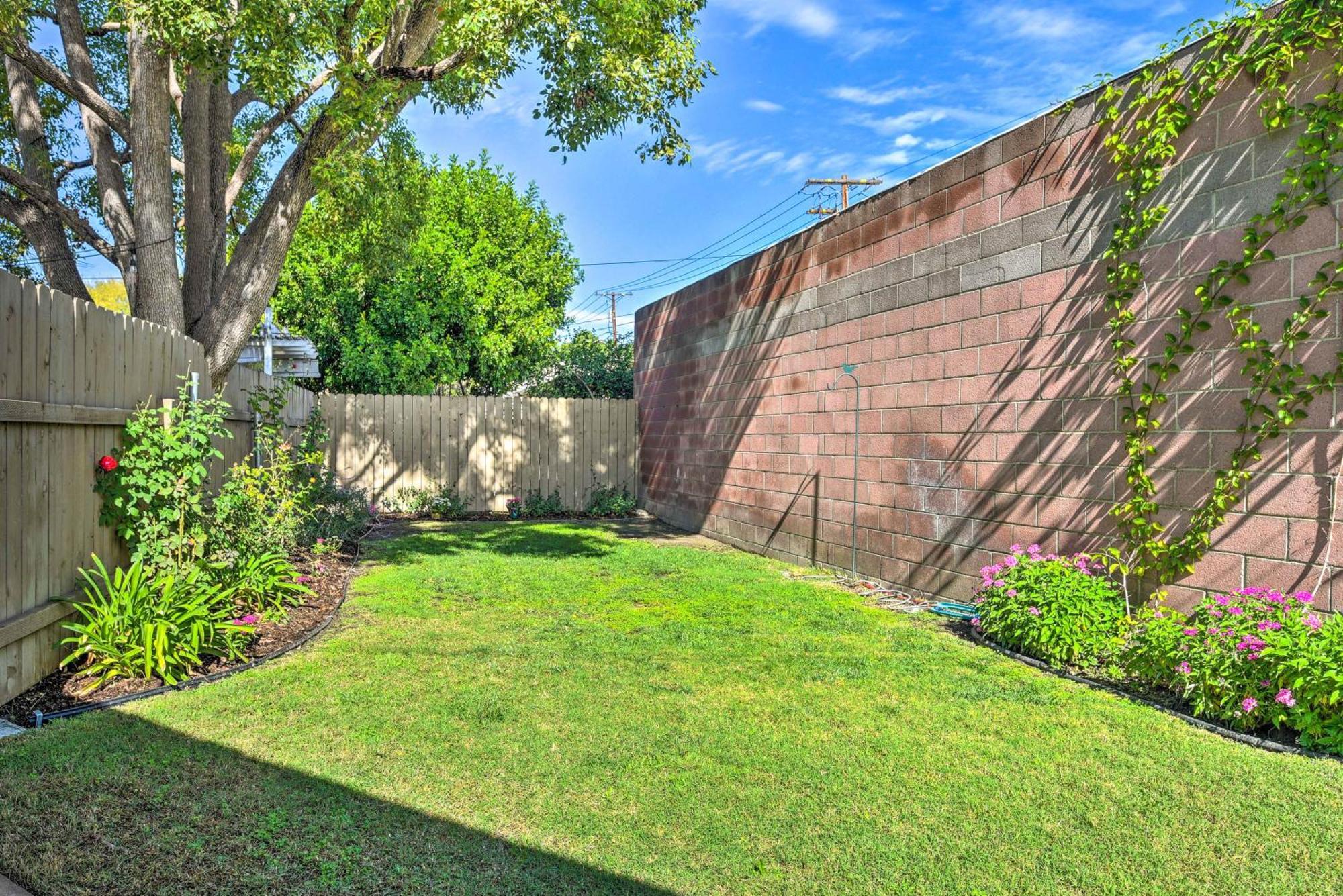 Stylish And Modern Burbank Gem With Private Yard! Villa Bagian luar foto